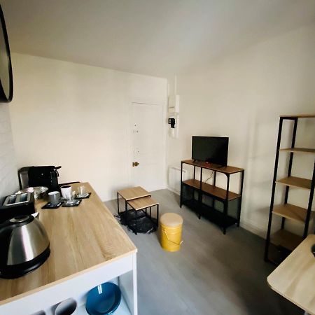 Enghien-Les-Bains: Studio Au Coeur Du Centre Ville. Buitenkant foto