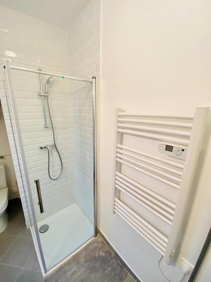Enghien-Les-Bains: Studio Au Coeur Du Centre Ville. Buitenkant foto